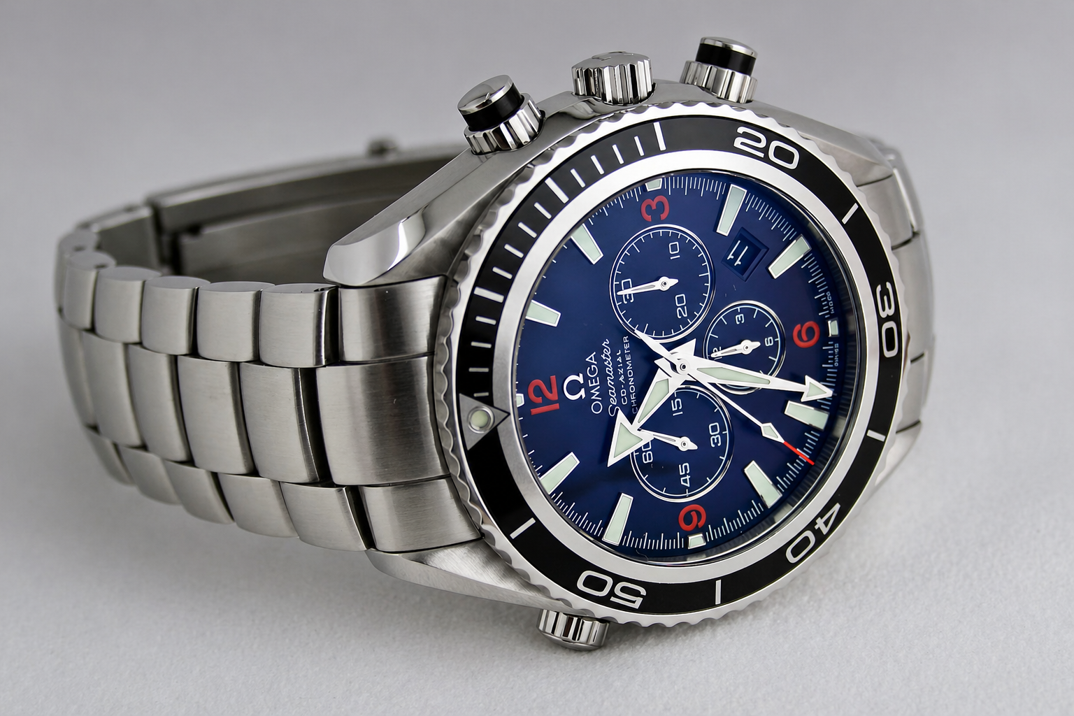 Механические часы крупным планом